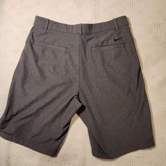 Men's Nike Golf Shorts Size M - Picture 6 of 7